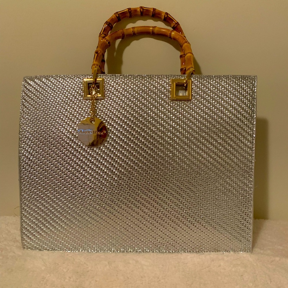 Alex Max silver bag with bamboo handles shoulder strap included